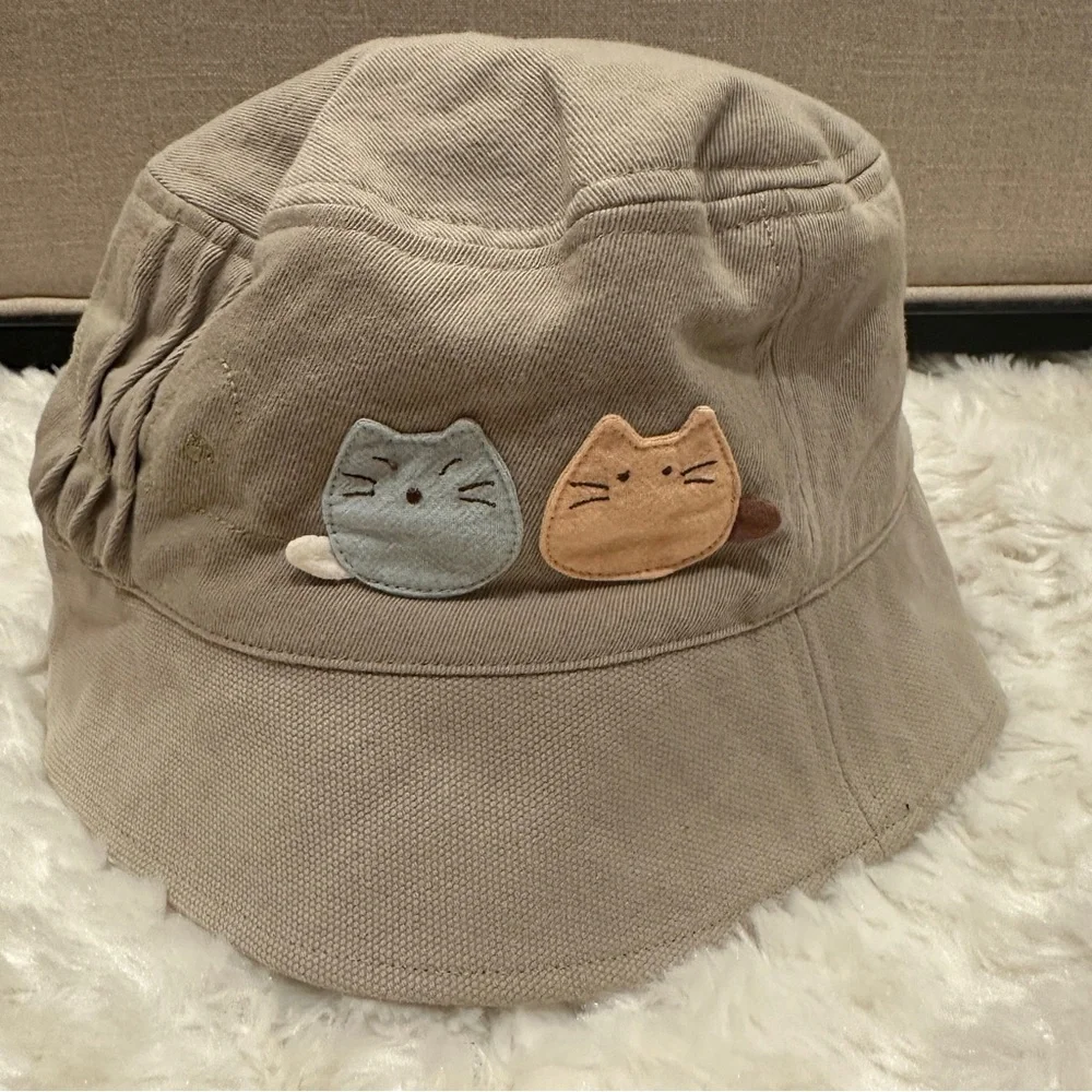 HIKOSEN CARA Kids Tan Bucket Hat w/ Hand-Sewn Cute Cats Embroidery Spring/Summer